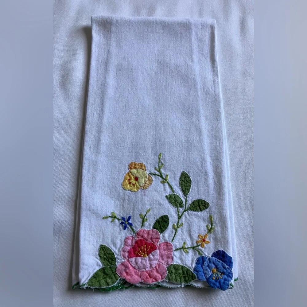 VINTAGE Floral Cotton Appliqué Hand Embroidered White Tea Towel (1)